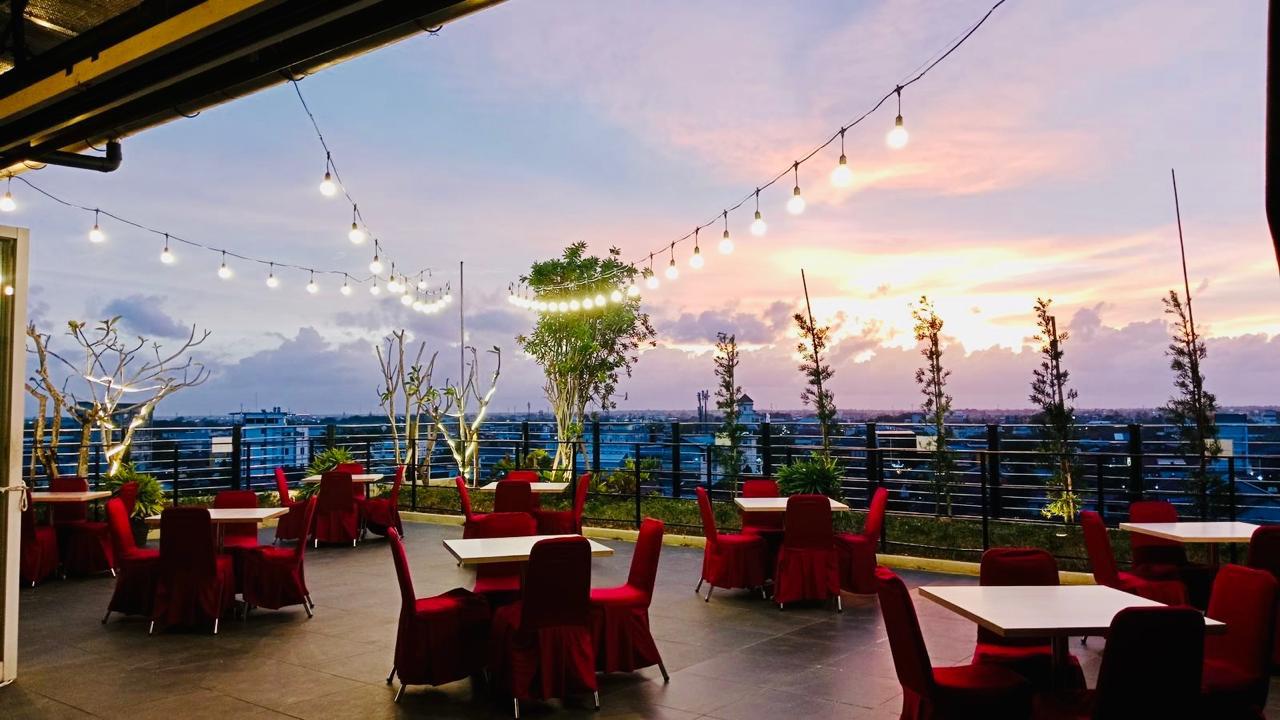 Sky Cafe Borneo Hotel Pontianak lantai 7