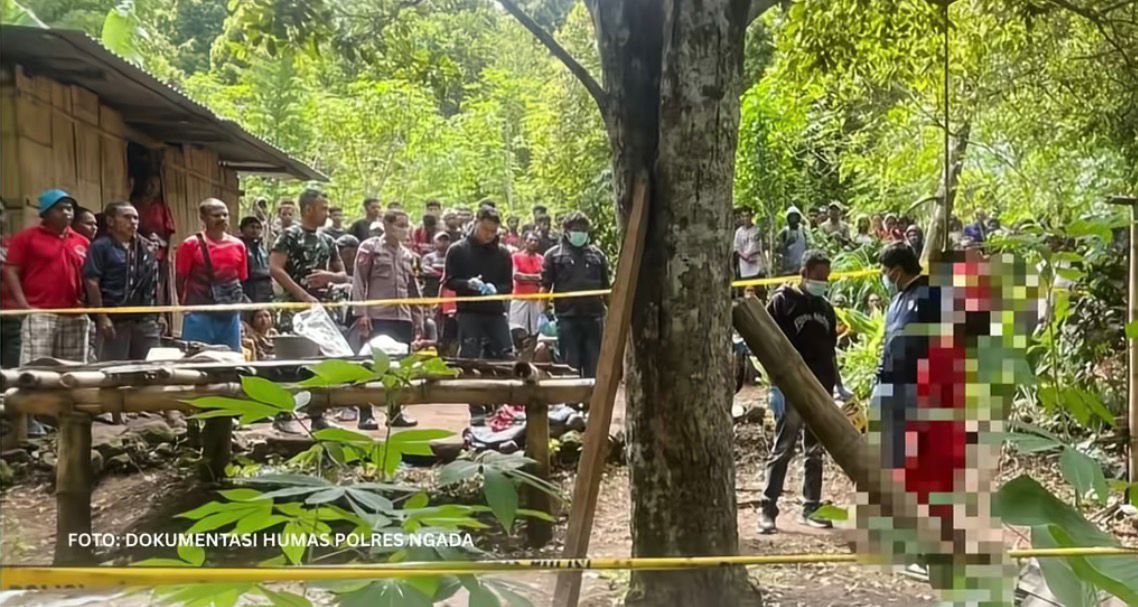 Petugas kepolisian melakukan olah TKP kasus siswa SD meninggal di NTT